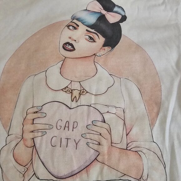 Melanie Martinez 2015 Gap City 1st Tour Autographed Signed Shirt - Picture 7 of 9